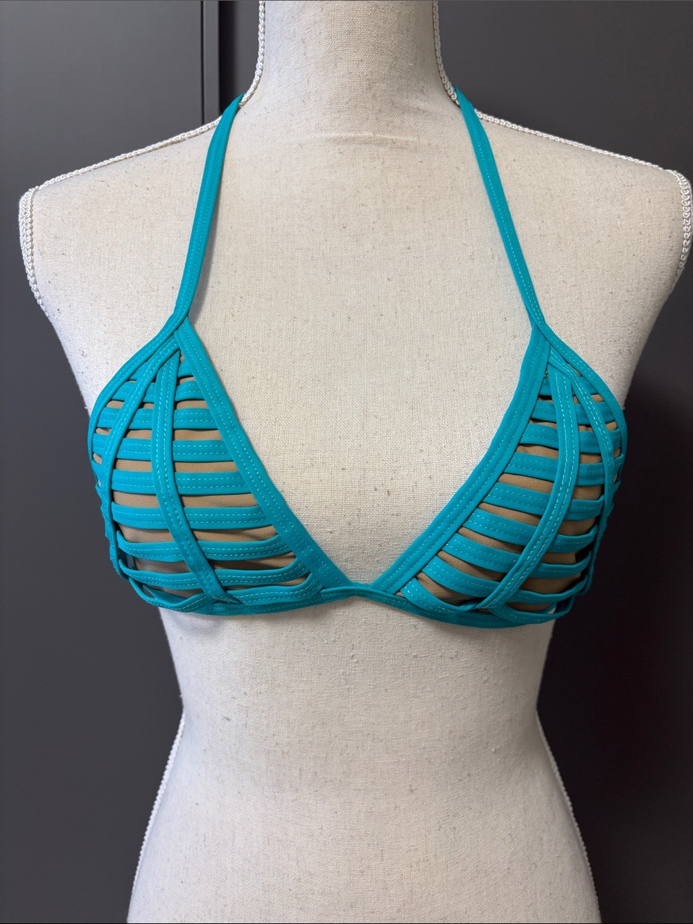 Beach Bunny Hard Summwr Strappy Triangle Bikini top in Maldives - Picture 2 of 2